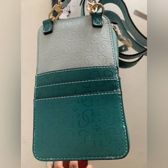 Guess Mini Crossbody - Picture 5 of 14